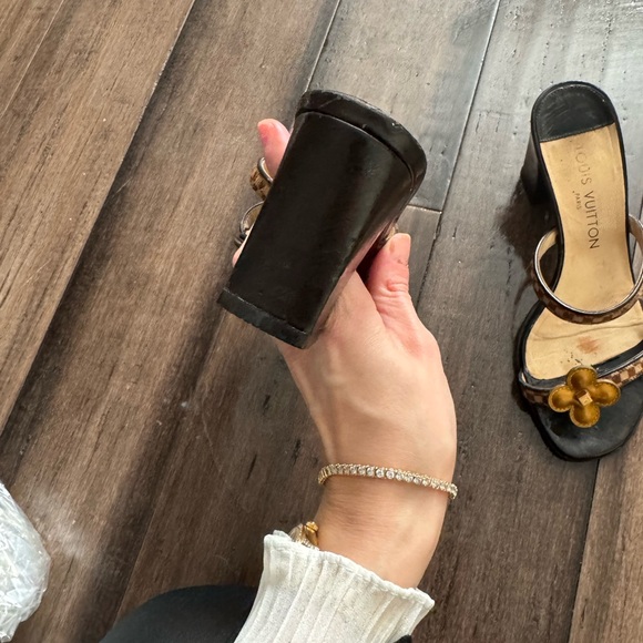 VINTAGE LOUIS VUITTON DAMIER CALF HAIR FLOWER HEELS - Picture 10 of 11